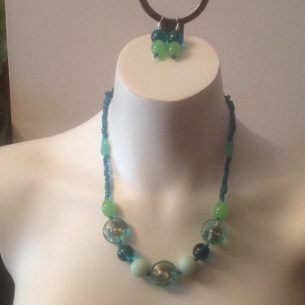 Green On The Scene Necklace and Earring Set